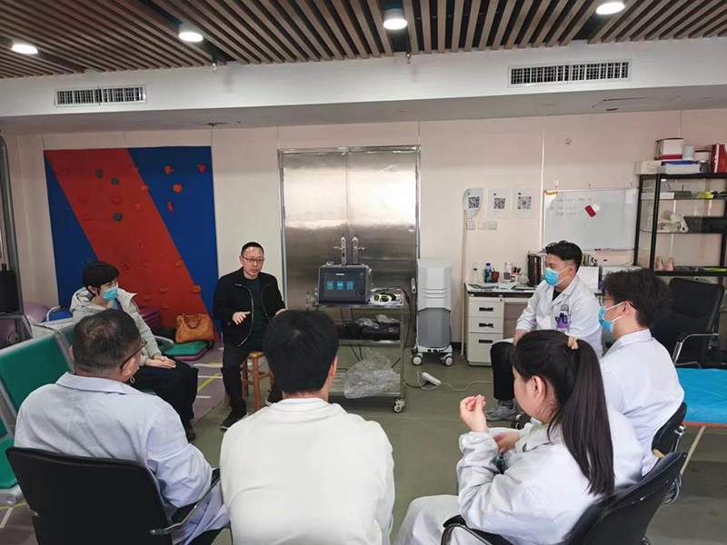 PBM Medical Laser a Wuhanská lidová nemocnice vstupují do spolupráce v oblasti fyzioterapeutického laseru